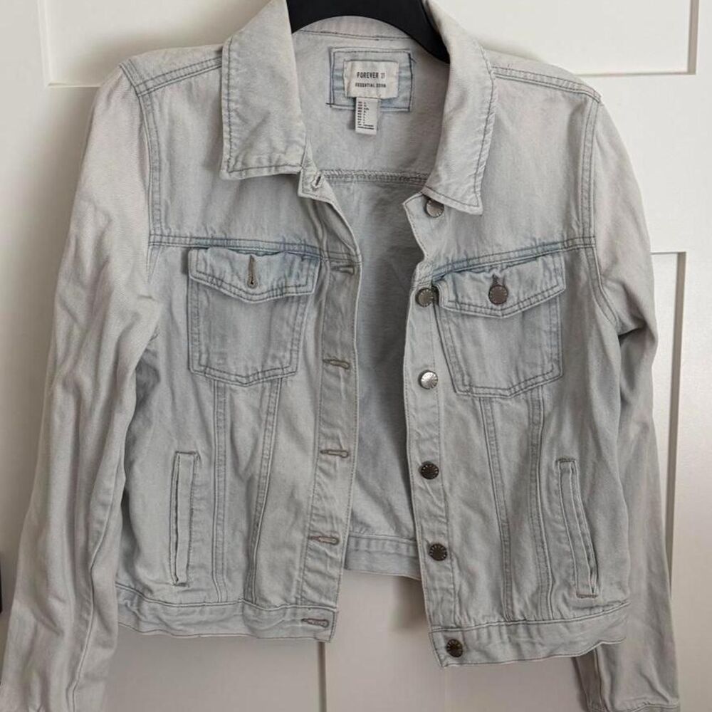 Forever 21 Women's Light Blue Denim Jacket Size L